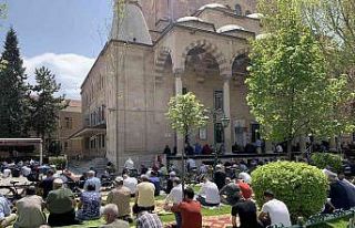 Ramazan ayının son cuması kılındı