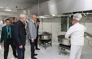 Ramazan’da ihtiyaç sahiplerine “sıcak aş”