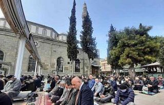 Ramazan’ın ilk cuması saflar dışarı taştı