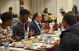 Rektör Beydemir, öğrencilerle iftarda buluştu