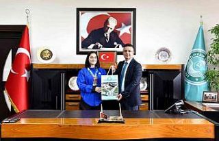 Rektör İlter Kuş Şampiyon sporcuları tebrik etti