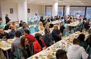 Rektör Karacoşkun, üniversite personeli ile iftarda...