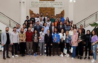 Rektör Kızılay’dan başarılı gençlere tam...