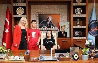 Rektör Özkan, koltuğunu kendisinin de mezun olduğu...