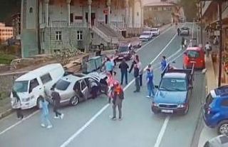 Rize’de yola atlayan motor sürücüsü 3 araçlı...