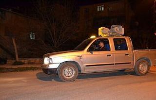 Sahura ilahiler ile kalkıyorlar