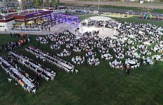 Salihli Belediyesinin çalışanları tek bir sofrada...