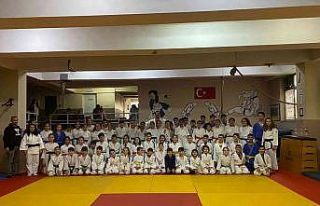 Salihli’de 250 judocu kemer atladı