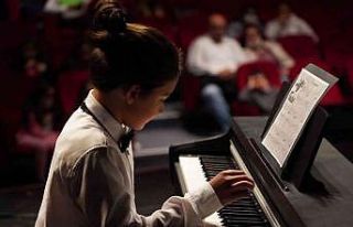 Sanat akademisi kursiyerleri eğitimlerini sertifika...