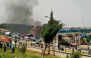 Şanlıurfa’da çöp kokusuna karşı lastik yakıp...