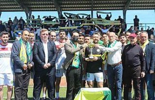 Sarıot Gençlikspor şampiyonluk kupasını aldı