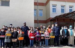 Şavşat jandarma ekiplerinden köy okullarında eğitim...