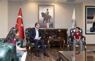 Seçer: Dünyada çocuklara armağan edilmiş başka...