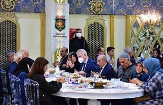 Şehit aileleri ve gaziler iftar yemeğinde bir araya...