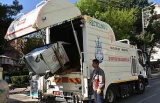 Şehzadeler’deki çöp konteynerleri temizleniyor