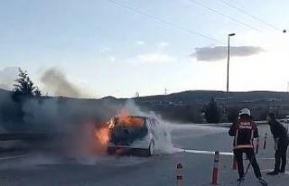 Seyir halindeki araç alev topuna döndü