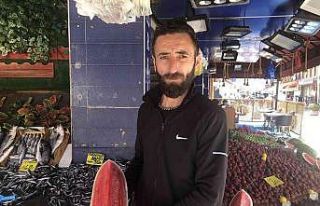 Sezonu kapatan balıkçılar manav oldu