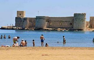 Sıcaklık 30 dereceyi aştı, tatilciler deniz sezonunu...