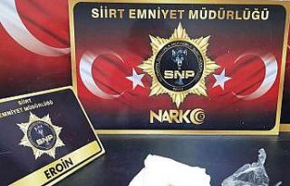 Siirt’te şüpheli şahıs ağzında uyuşturucu...