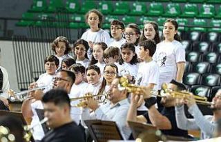 Simon Bolivar Senfoni Orkestrası öğrencilerle buluştu