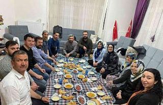 Sındırgı’da çat kapı iftarla mutluluk dağıtılıyor