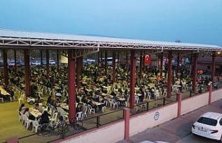 Şirinevler’de yüzlerce kişi orucunu birlikte...