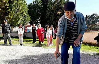 Söke Huzur Evi yaşlıları artık ‘Bocce’ oynuyor