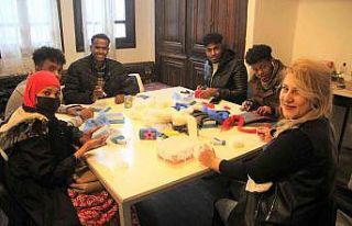 Somali ve Endonazyalı öğrenciler keçe sanatıyla...