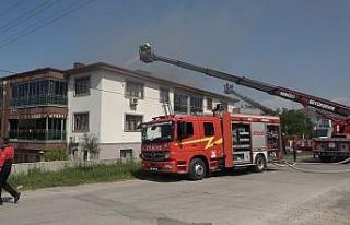 Tadilat yapalım derken apartmanın çatısını yaktılar