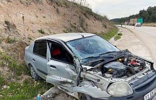 Tali yoldan kontrolsüz çıkan otomobile tır çarptı,...