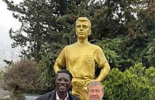 Tanju Çolak’tan, Gomis’e tavsiye: "Gol yollarına...