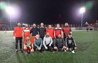 Taraftar grubuyla basın mensupları arasında dostluk...