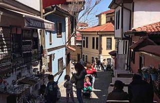 Tarihi bölge eski yoğun günlerine dönmeye başladı