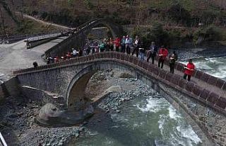 Tarihi Çifte Köprüler’de kitap okuma etkinliği...