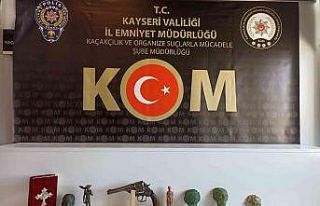 Tarihi eserleri piyasaya süremeden yakalandı