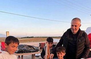 Tarım işçilerine iftarda Adana kebabı