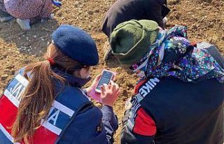 Tarlada ve fabrikada çalışan kadınlara KADES’i...