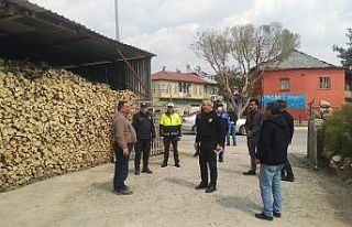 Tarsus Emniyet Müdürü Fil, esnaflarla bir araya...