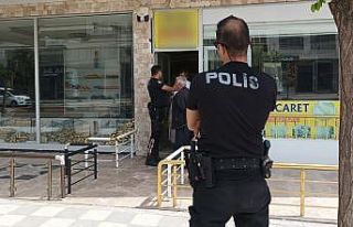 Tartıştığı karısının yakınları saldırdı