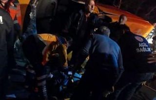 TEM’de feci kaza, otomobille çarpışan minibüs...