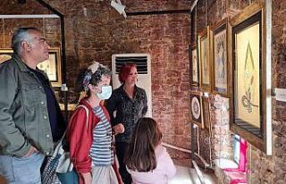 Tezhip sergisi ziyaretçilerini ağırlıyor