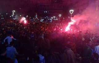 Trabzonsporlu taraftarlar Beşiktaş maçı beraberliğini...