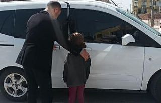 Trafiği tehlikeye atarak dilenen çocuklar tek tek...