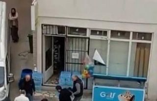 Trafikte yol verme kavgasında kan aktı.. Kafa atma...