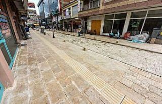 Turhal caddeleri traverten taşlarla yenileniyor