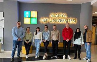 Turizm öğrencileri, uluslararası kongrelerde sunum...