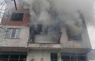 Türkeli’de üç katlı evde yangın çıktı