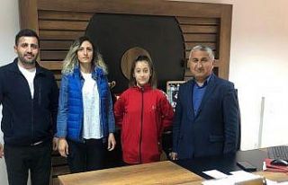 Türkiye 2’ncisi Hakkarili Nurgül Fransa yolcusu