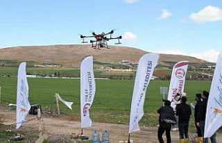 Türkiye’de bir ilk: Dron ile ücretsiz ilaçlama