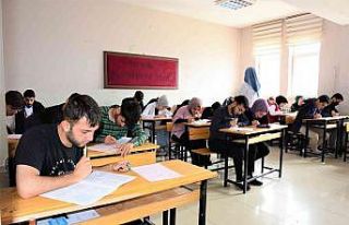 Tuşba Belediyesinden 2 bin 400 öğrenciye TYT deneme...